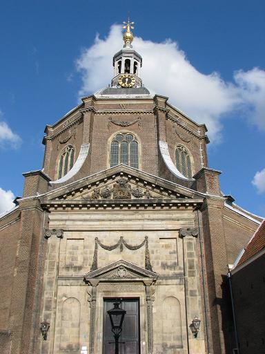 In 1639 leverde Arent van ‘s-Gravesande als stadsarchitect van Leiden het eerste ontwerp voor de bouw van de Marekerk.